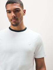 Blanco - Lyle & Scott Cotton Contrast Collar Superfine T-Shirt - Imagen 3 de 4