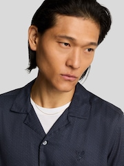 Lyle & Scott Geo Motif Printed Revere Shirt - Imagen 4 de 4