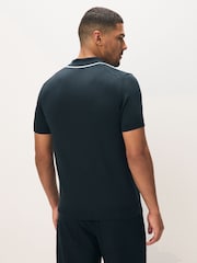 كنزة بولو قطن محبوكة بياقة مفتوحة بتصميم متباين من Lyle & Scott - صورة 2 من 4