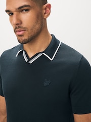 كنزة بولو قطن محبوكة بياقة مفتوحة بتصميم متباين من Lyle & Scott - صورة 4 من 4
