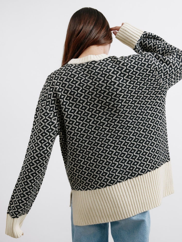 Albaray Jaquard Black Jumper - Image 2 of 4