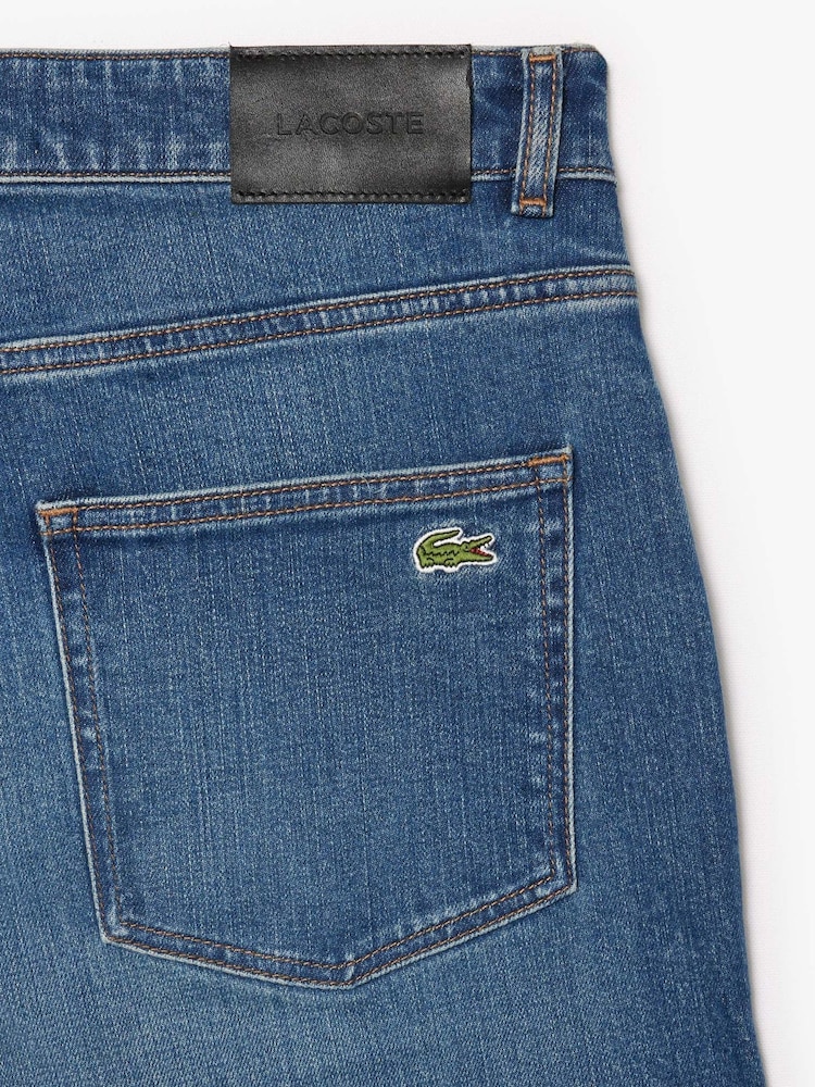 Lacoste – schmal geschnittene Indigo-Jeans mit 5 Taschen - Bild 3 von 3