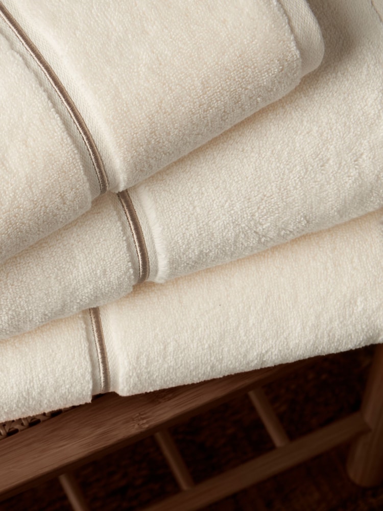 Bianca Cream Zero Twist Satin Stitch 100% Cotton Towel - Image 2 of 4