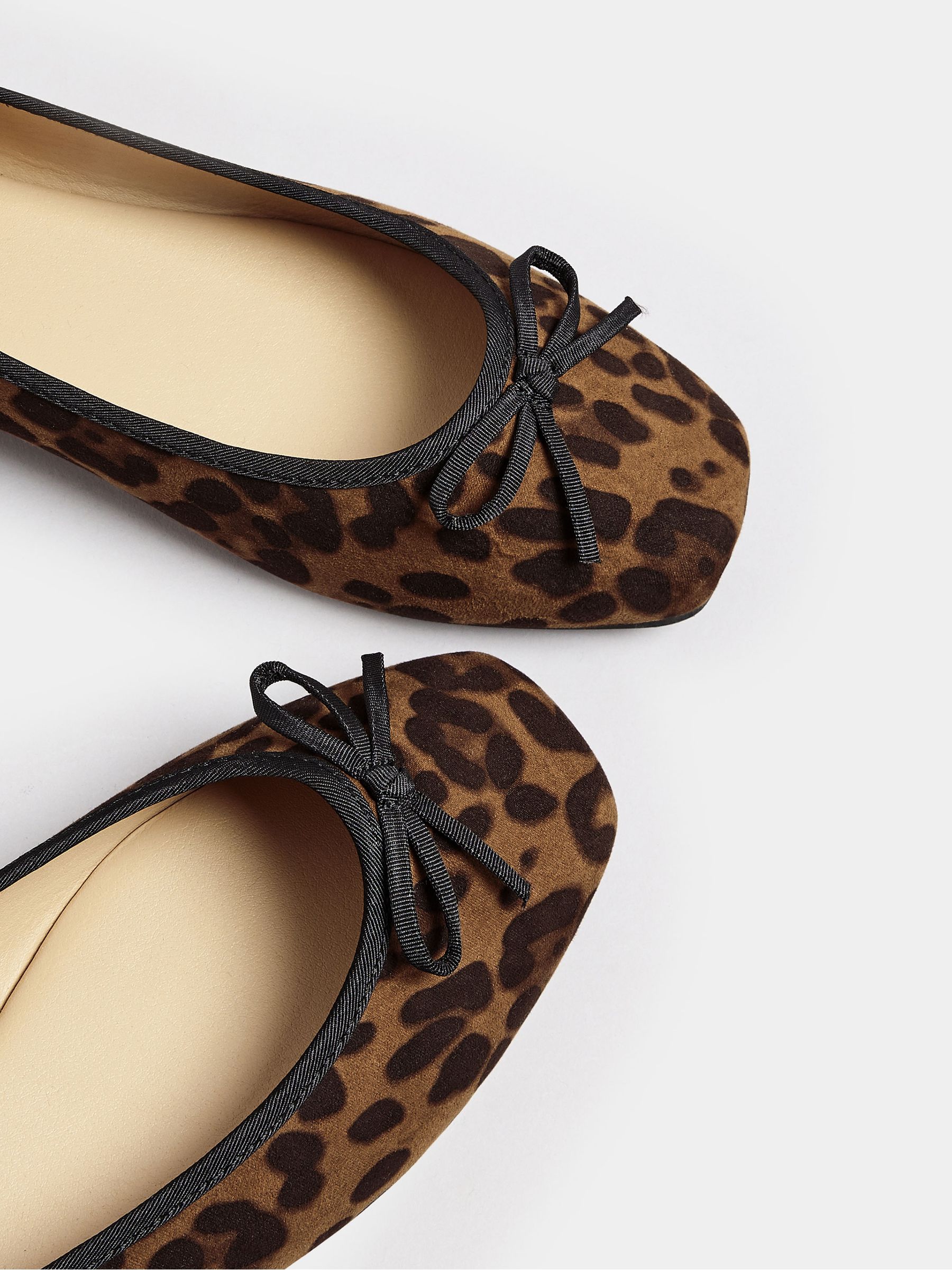 Wide leopard flats discount