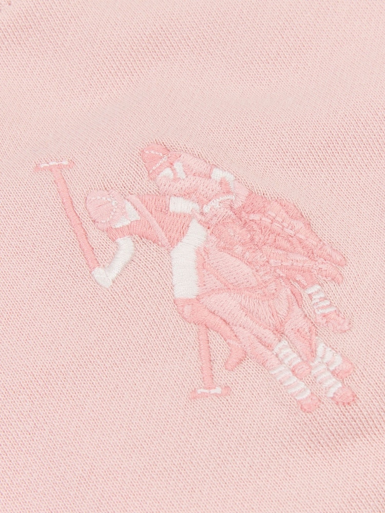 من U.S. Polo Assn. سويت شيرت نسائي كبير وردي بتصميم خيّال مزدوج - صورة 7 من 7