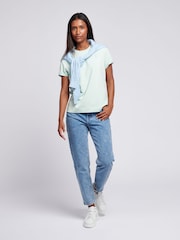 أزرق سماوي - من U.S. Polo Assn. تيشرت من القطن بنسبة 100% بياقة بحافة مستديرة وبشعار خيّال مزدوج للنساء - صورة 3 من 5