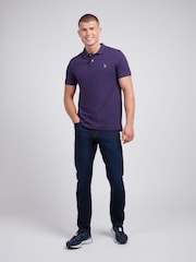 أرجواني متوسط - قميص بولو منسوج من القطن 100%، تلبيس قياسي من U.S. Polo Assn. - صورة 3 من 4