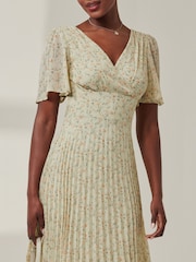Jolie Moi Green Chelsea Pleated Chiffon Dip Hem Maxi Dress - Image 3 of 6
