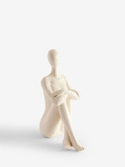 Ornamento de figura sentada Scandi - Imagem 3 de 6