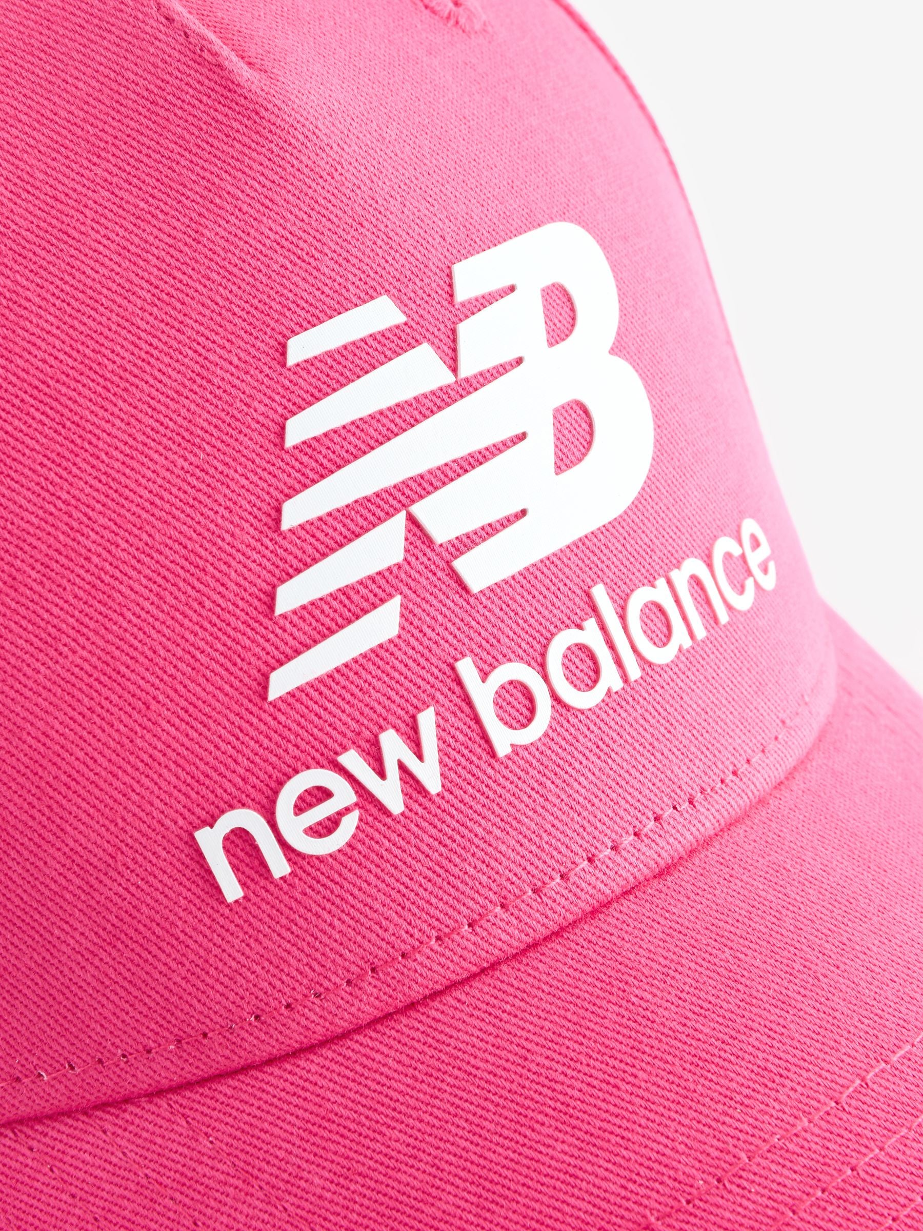 Next：日本 ピンク - New Balance スタック ロゴ入り キャップ from