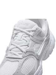 Nike White Vomero V5 Runner Trainers - Image 11 of 12