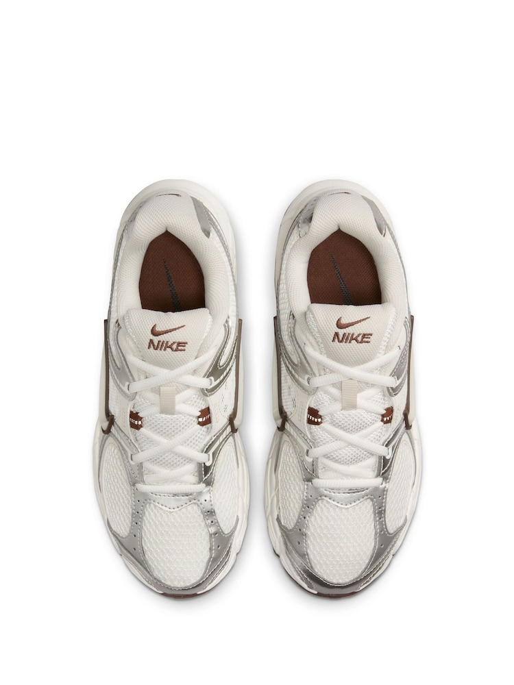 Nike Brown/Cream Vomero V5 Runner Trainers - Image 5 of 9