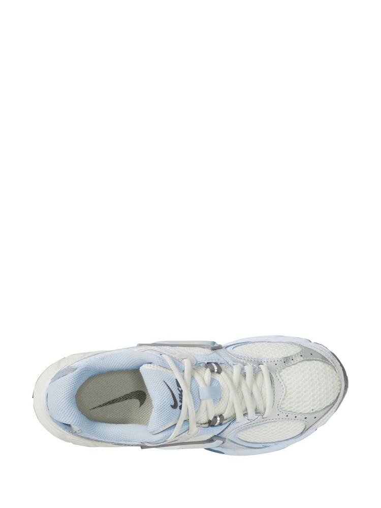 Nike White Silver Vomero V5 Runner Trainers - Image 3 of 4