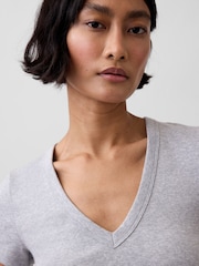 Gris - Camiseta corta con cuello de pico Modern de Gap - Imagen 4 de 4