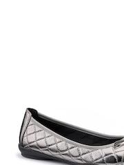 srebrna (barva); srebro - Hotter v standardnem krogu Dove Slip-On čevlji - Slika 2 iz 4