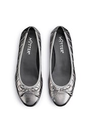 srebrna (barva); srebro - Hotter v standardnem krogu Dove Slip-On čevlji - Slika 3 iz 4