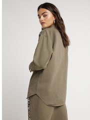 قميص دنيم مزخرف من القطن 100% من River Island - صورة 3 من 4
