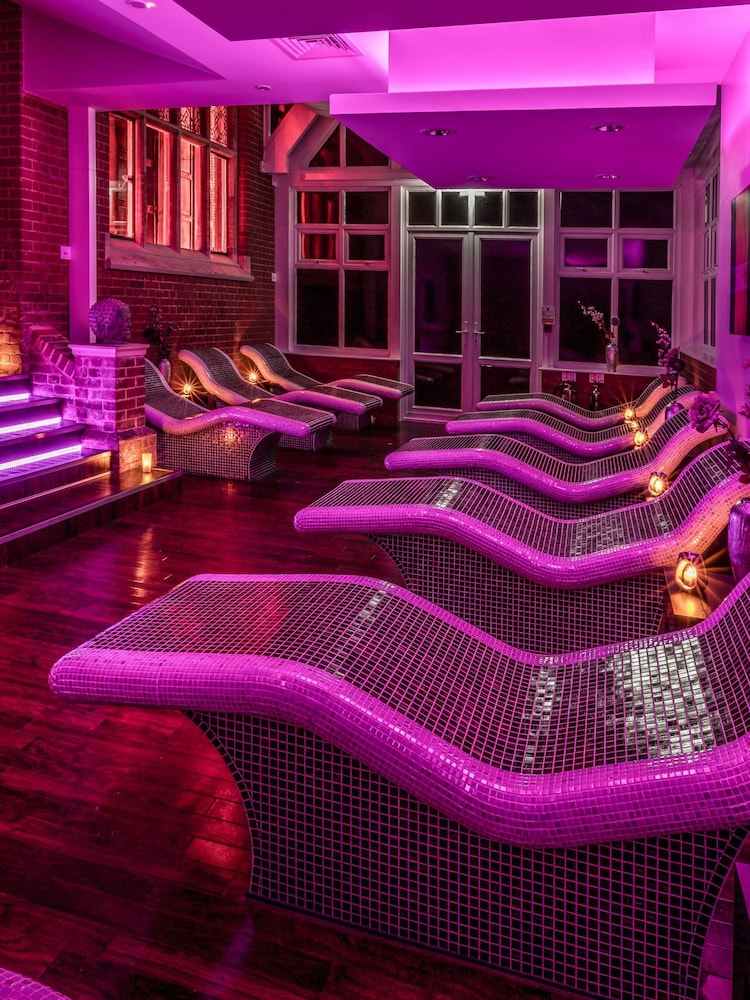 Virgin Experience Days Indulgent Spa Day with Three Treatments for Two at Bannatyne Spas - Image 2 of 4