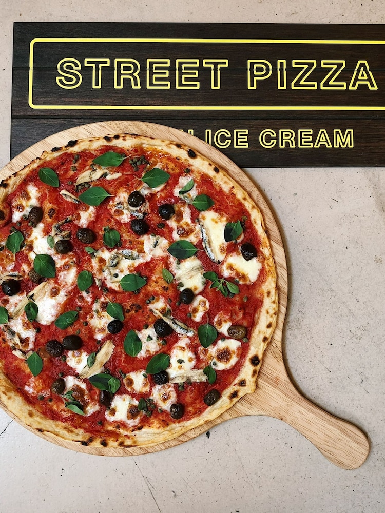 Virgin Experience Days Gordon Ramsay's Street Pizza Bottomless Pizza for Two - Image 1 of 4