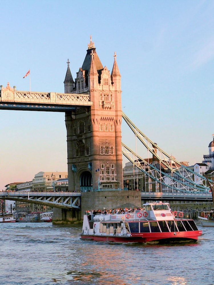 Virgin Experience Days Thames Lunch Cruise for Two - Image 1 of 4