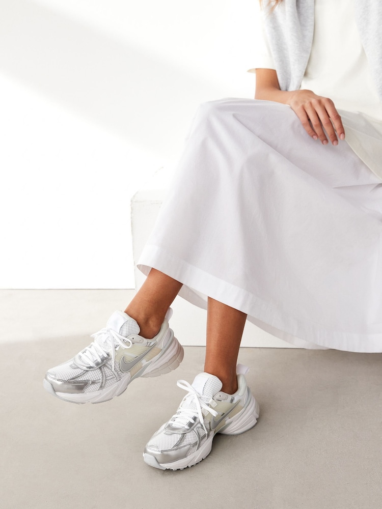 Nike White/Silver V2K Retro Runner Trainers - Image 2 of 15