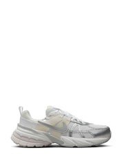 Nike White/Silver V2K Retro Runner Trainers - Image 6 of 15