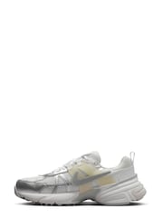 Nike White/Silver V2K Retro Runner Trainers - Image 9 of 15