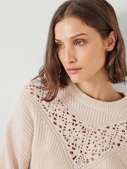 Creme - Hush Louise Pullover mit Spitzeneinsatz aus 100% Baumwolle - Bild 4 von 5