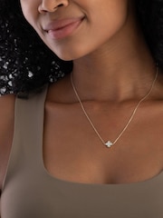 Beaverbrooks 9ct Yellow Gold Mother of Pearl Single Clover Necklace - Image 4 of 5