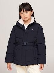 سترة منفوخة متوسطة الطول بياقة ناعمة الملمس من Tommy Hilfiger - صورة 1 من 5