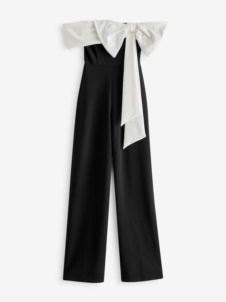 Club L London, Bower, Bardot-Jumpsuit mit geradem Bein und Schleife - Bild 6 von 6 Club L London, Bower, Bardot-Jumpsuit mit geradem Bein und Schleife - Bild 6 von 6