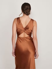 Vestido de dama de honor de satén con espalda retorcida de Six Stories - Imagen 3 de 5