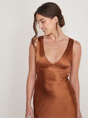 Vestido de dama de honor de satén con espalda retorcida de Six Stories - Imagen 4 de 5