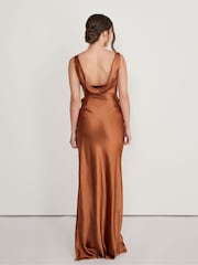 Vestido de dama de honor de satén con escote en la espalda de Six Stories - Imagen 2 de 5