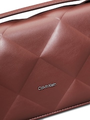 Calvin Klein Natural Diamond Quilt Conv Shoulder Bag - Image 4 of 5