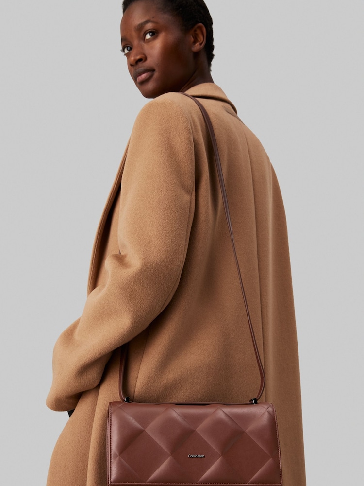 Calvin Klein Natural Diamond Quilt Conv Shoulder Bag - Image 5 of 5