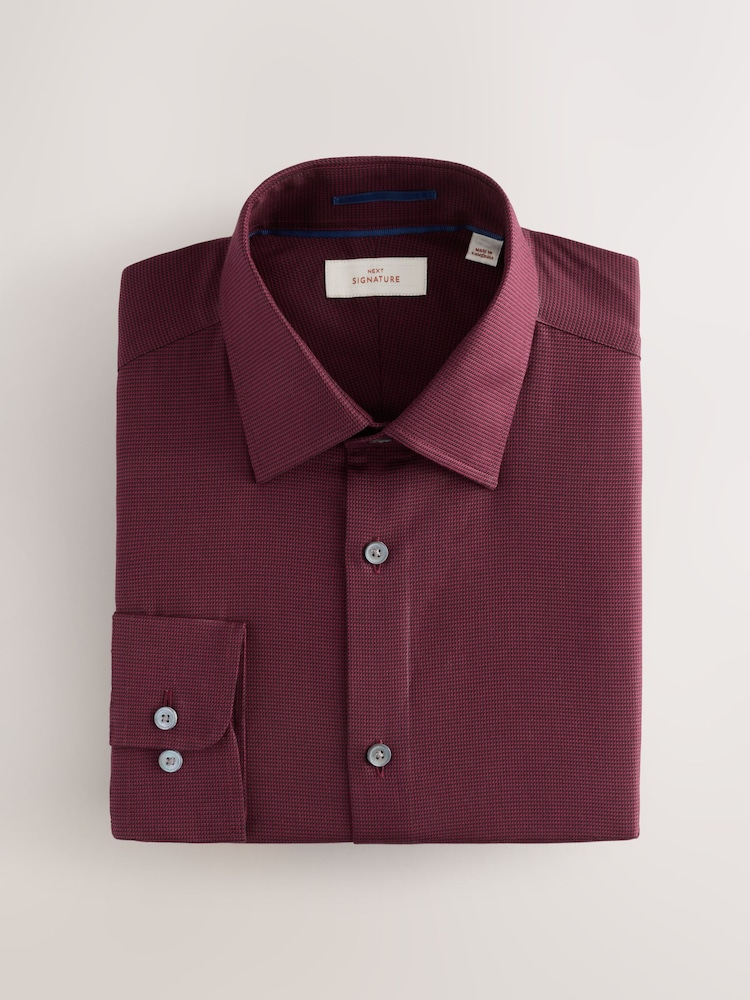 Burgunderrot - Schmale Passform - Signature 100% Cotton with Textured Smart Shirt - Image 1 of 3