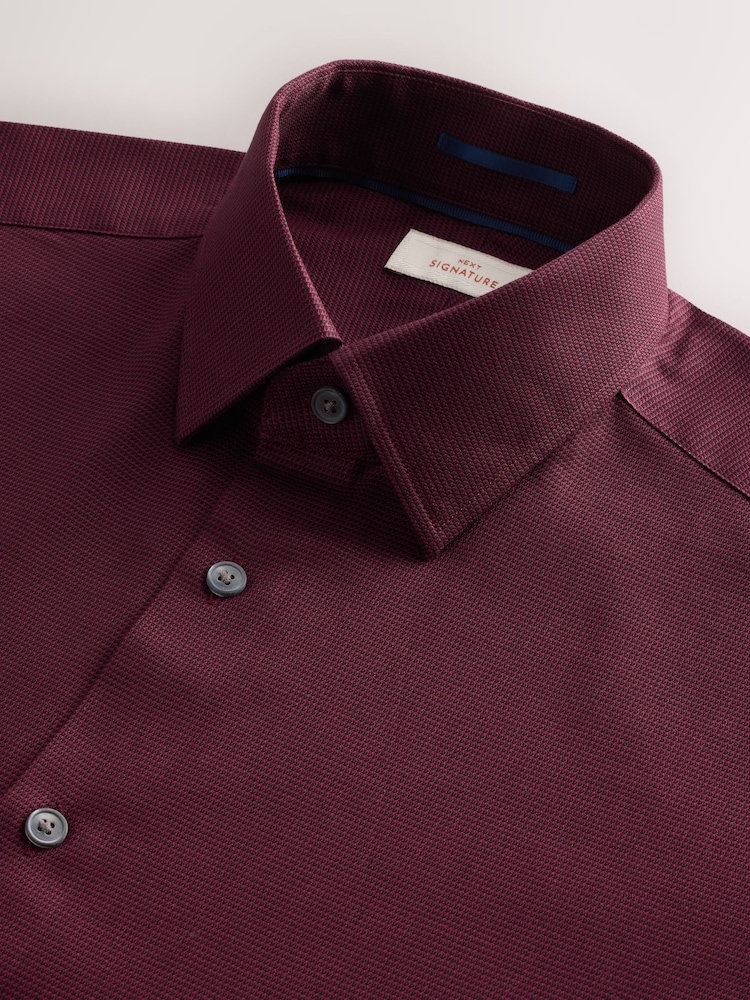 Burgunderrot - Schmale Passform - Signature 100% Cotton with Textured Smart Shirt - Image 2 of 3