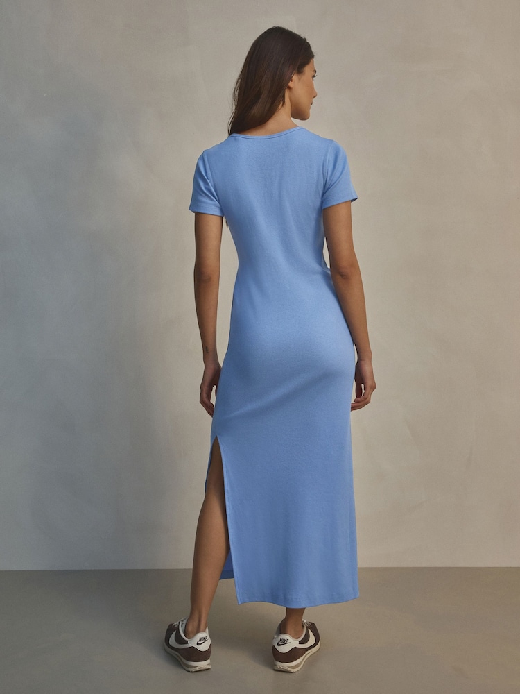 Himmelblau - Geripptes Säulen-Maxikleid im T-Shirt-Stil mit Schlitz - Bild 2 von 7 Himmelblau - Geripptes Säulen-Maxikleid im T-Shirt-Stil mit Schlitz - Bild 2 von 7