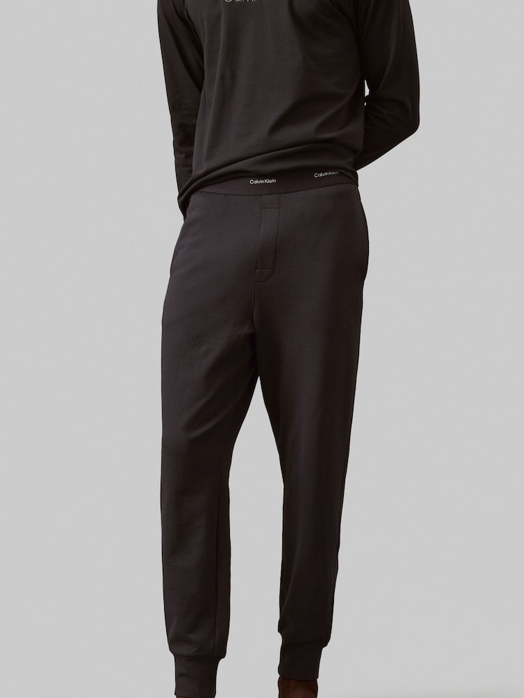 بنطلون رياضي من Calvin Klein - صورة 1 من 4 بنطلون رياضي من Calvin Klein - صورة 1 من 4