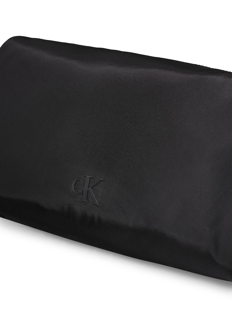 Calvin Klein Black Pebble Black Washbag - Image 4 of 4