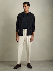 Mornarica - Reiss Munich Merino Wool z gumbi po celotni dolžini pletena jopa - Slika 3 iz 7