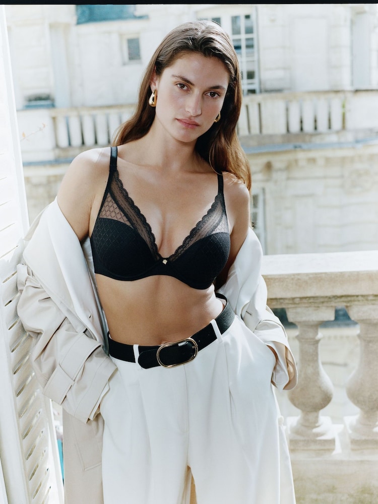 Chantelle Norah Chic Soft Feel Plunge Underwired T-Shirt Bra - Image 2 of 5