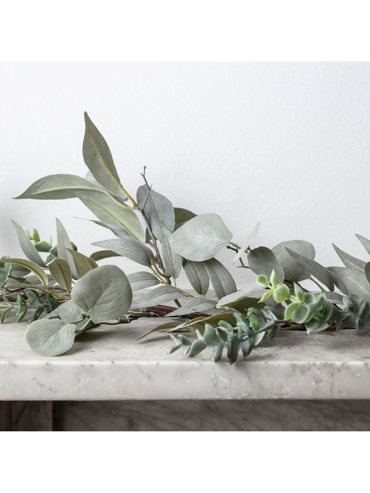 Lights4fun 1.5m Pre Lit Eucalyptus & Laurel Christmas Garland - Image 3 of 3
