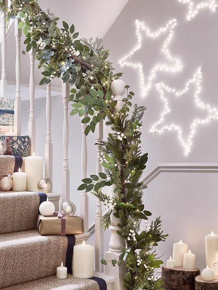 Lights4fun Oversized 2m Pre Lit Berry Christmas White Garland - Image 4 of 4 Lights4fun Oversized 2m Pre Lit Berry Christmas White Garland - Image 4 of 4