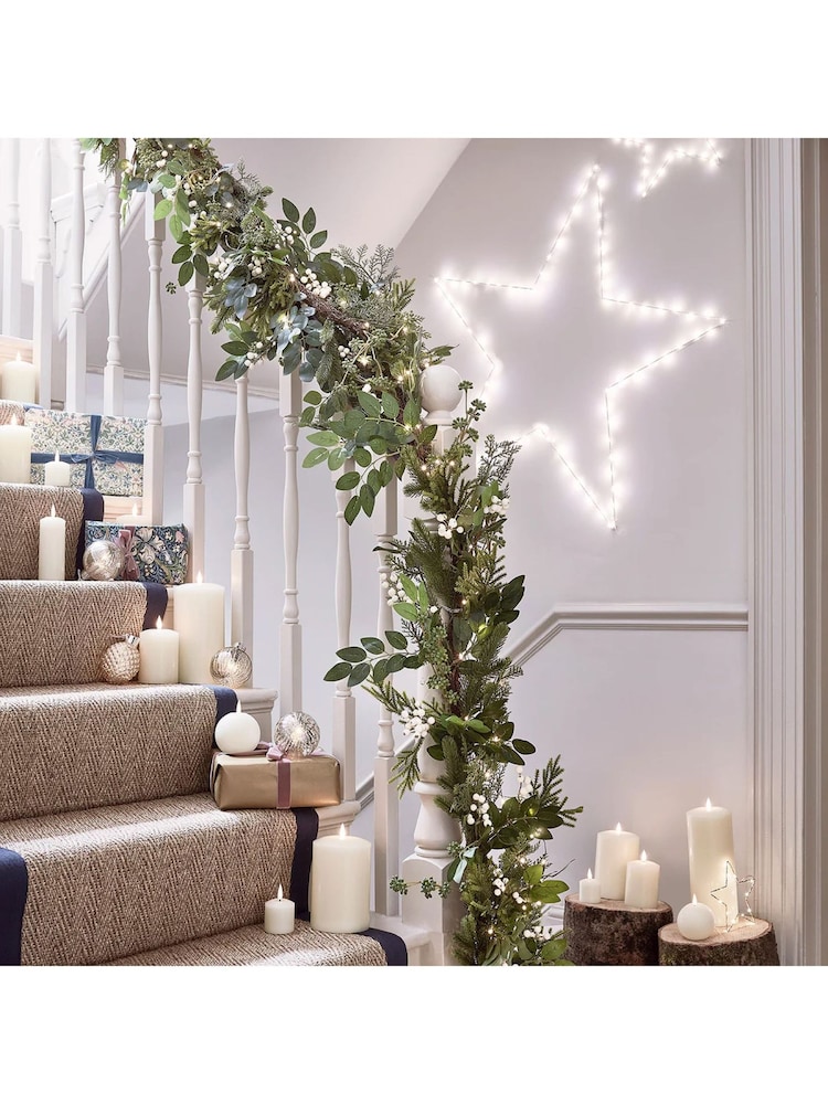 Lights4fun Oversized 2m Pre Lit Berry Christmas White Garland - Image 4 of 4 Lights4fun Oversized 2m Pre Lit Berry Christmas White Garland - Image 4 of 4