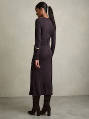 Reiss Burgundy Rosie Petite Jersey Ruched Midi Dress - Image 4 of 6