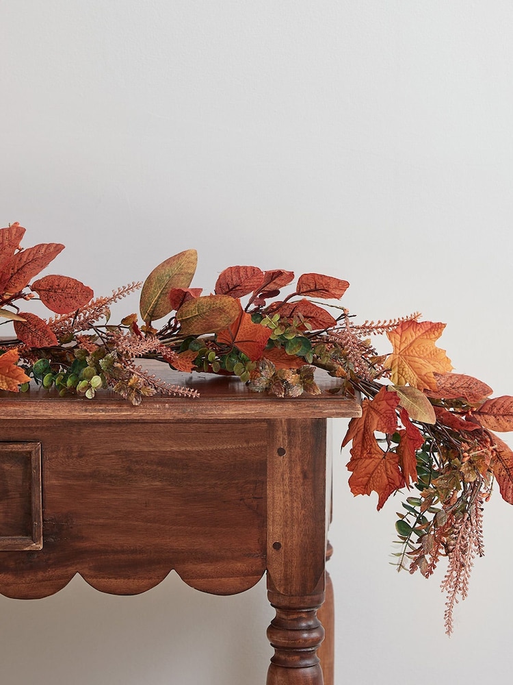 Lights4fun 2m Pre Lit Maple Leaf Autumn Garland - Image 2 of 2