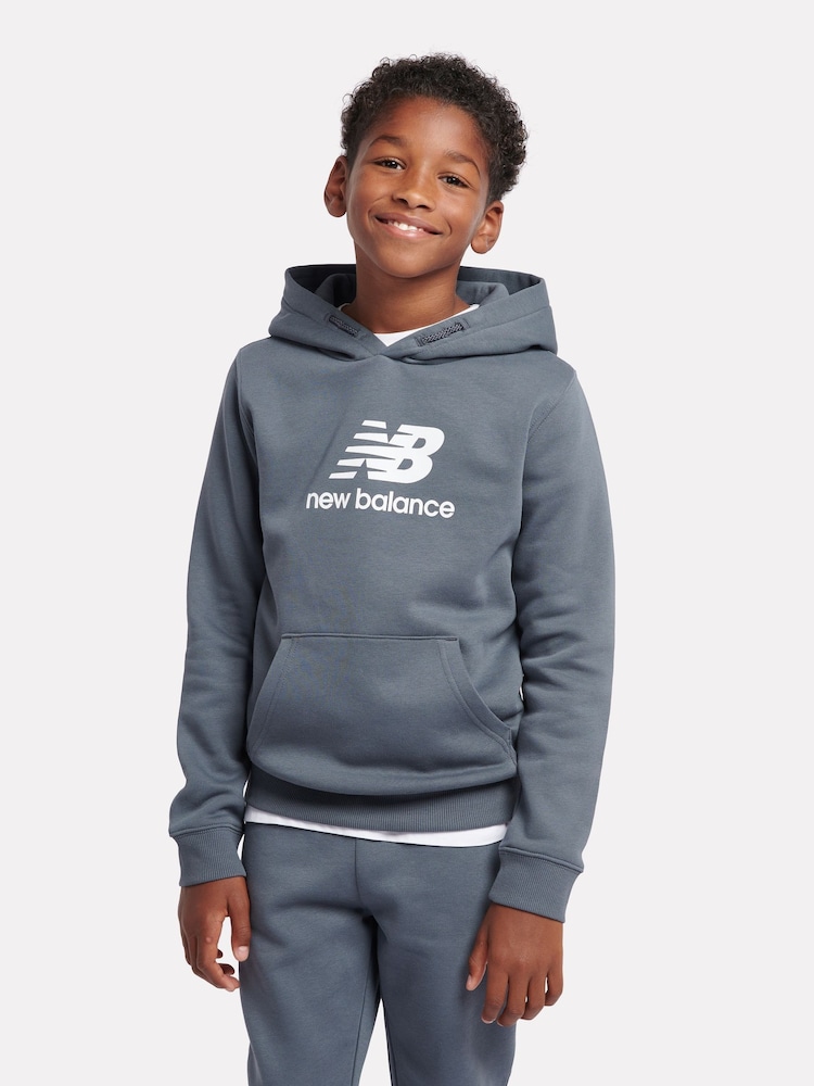 grijs - New Balance hoodie met geborsteld gestapeld logo aan de achterkant voor jongens - Image 1 of 8