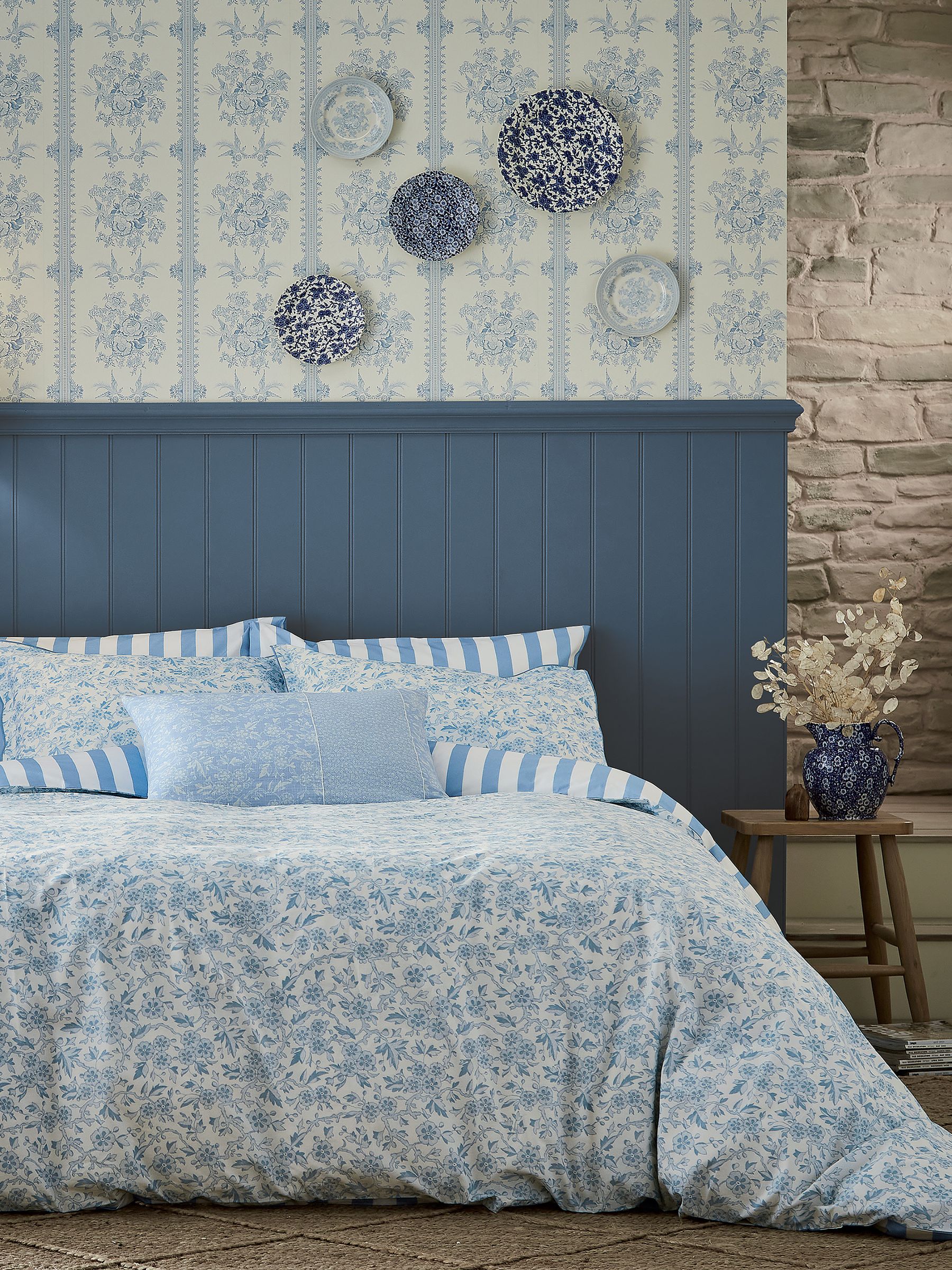 Burleigh Arden Cushion 60cm x 40cm 【公式通販】